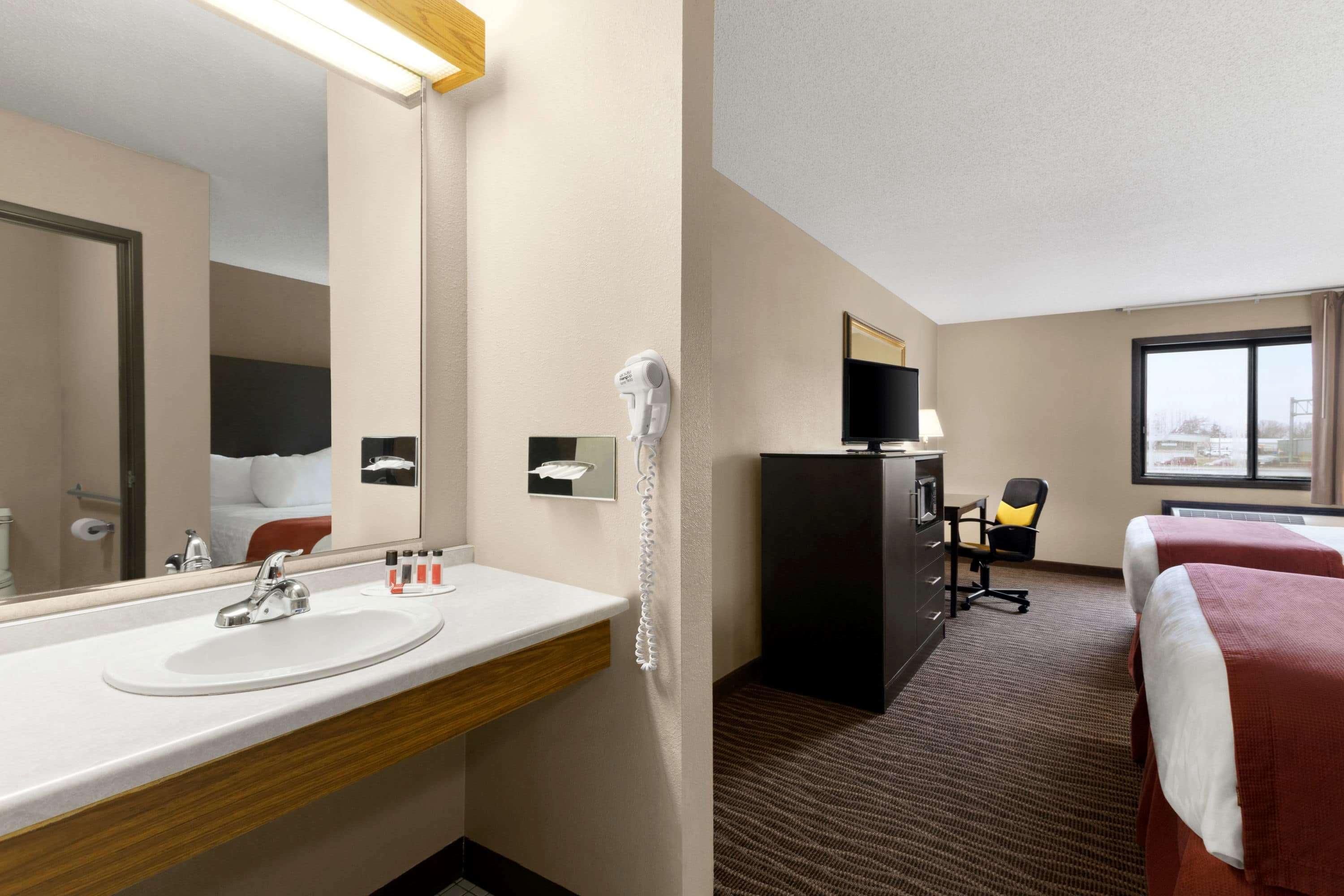 Baymont By Wyndham Sioux Falls North,I-29,Russell St, Airport Exterior foto
