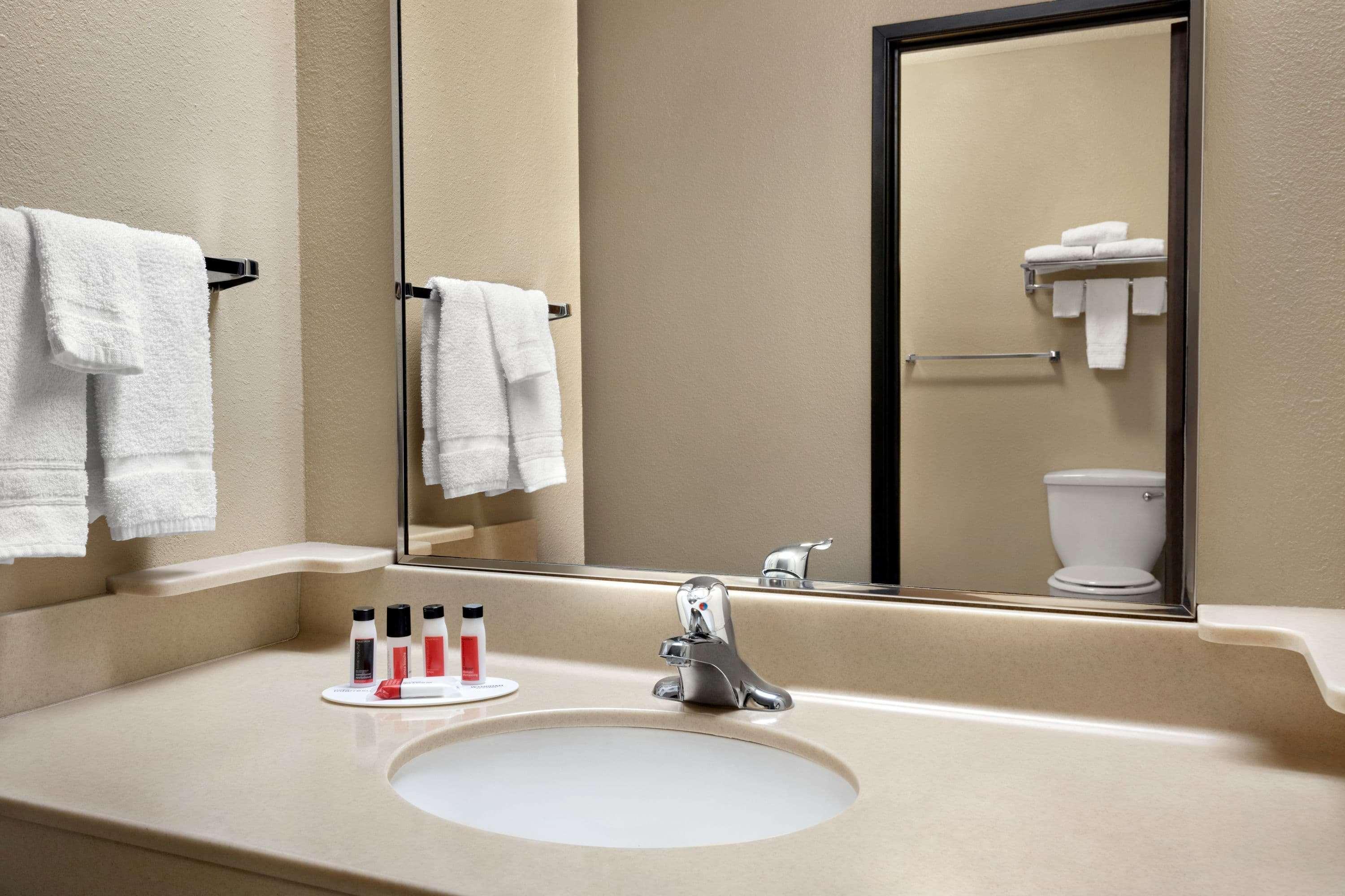 Baymont By Wyndham Sioux Falls North,I-29,Russell St, Airport Exterior foto
